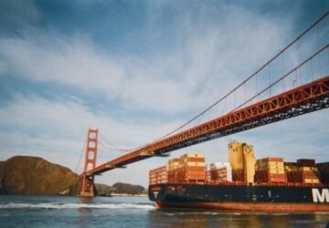 Portacontenedores-MSC-bajo-el-puente-Golden-Gate-420x278